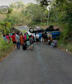 Tangki Terguling karena As Roda Patah